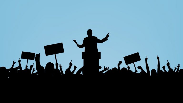 La política deben hacerla los políticos