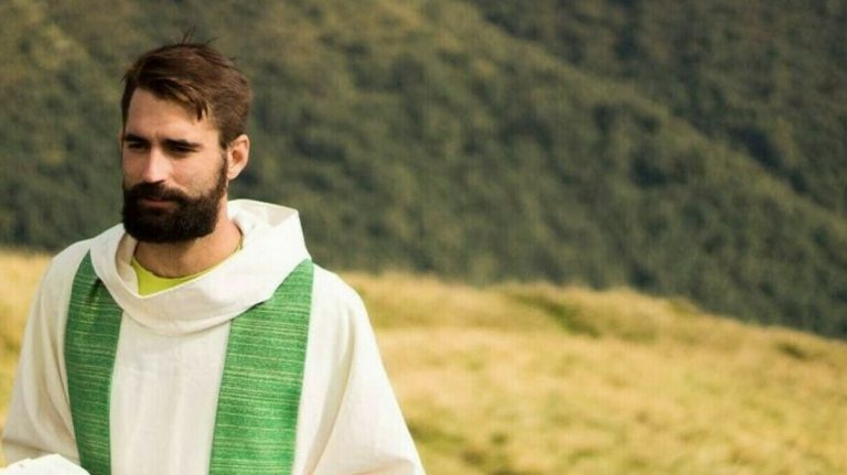 Suicidio sacerdotal y sinodalización de la iglesia