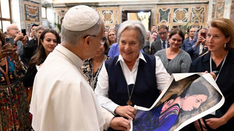 Migrantes y refugiados: León XIV insta a promover políticas de reconciliación