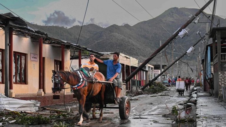 Dos huracanes pasan por Cuba