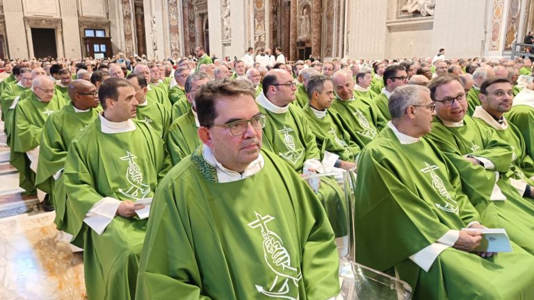 Os presbíteros são sinodais