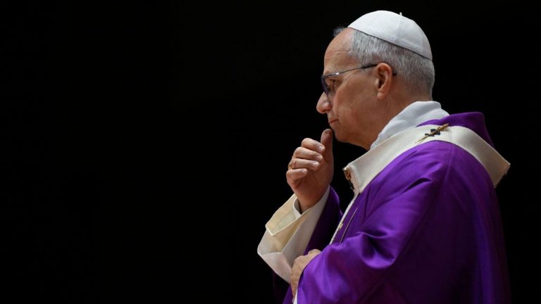 “Un escándalo para la humanidad”: el Papa León XIV intensifica su demanda de alto al fuego mientras Trump se jacta de la aniquilación