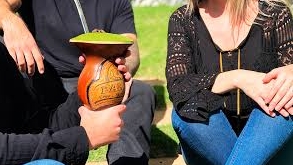 Rodas de conversas de chimarrão e de balcão