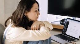 El 70% de los adolescentes ya dependen de la inteligencia artificial y está moldeando emociones, memoria y pensamiento