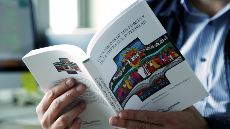 Amerindia lanza el libro: “Los clamores de los pobres y de la Tierra nos interpelan”