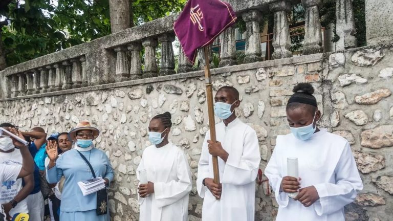 Haití: secuestro de 5 sacerdotes, una religiosa y otros feligreses