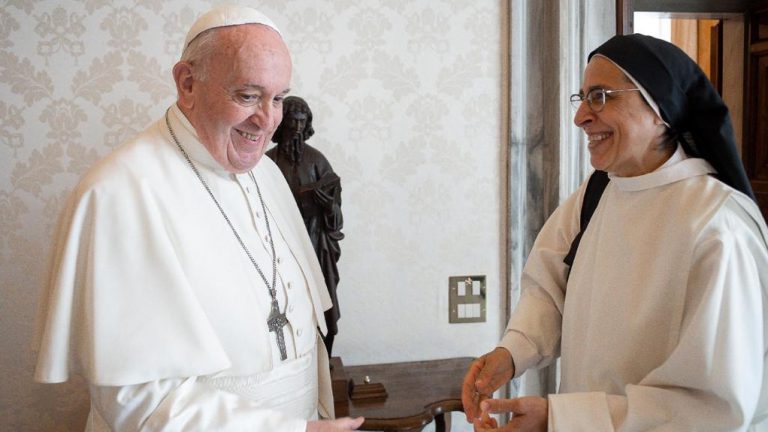 Francisco, a sor Lucía Caram: “Seguí haciendo lío, seguí trabajando por las personas, seguí cuidando de las monjas…”