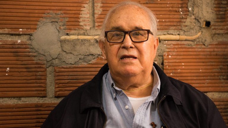 El cura rebelde que desafió al colombiano que pudo ser Papa
