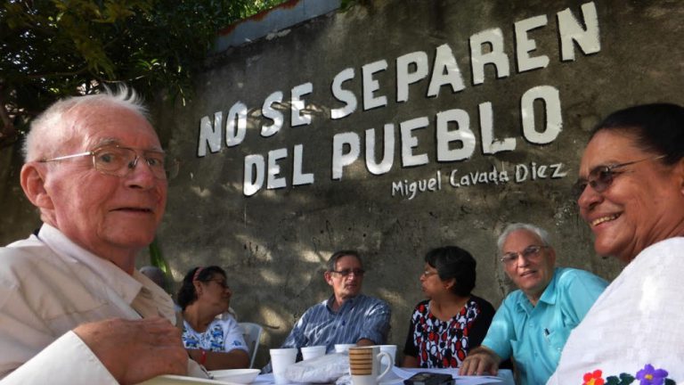 Hacer comunidades eclesiales de base