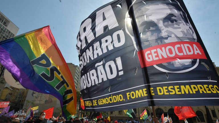 Bolsonaro repitió sus amenazas contra la Justicia y dijo que únicamente saldrá muerto de la presidencia