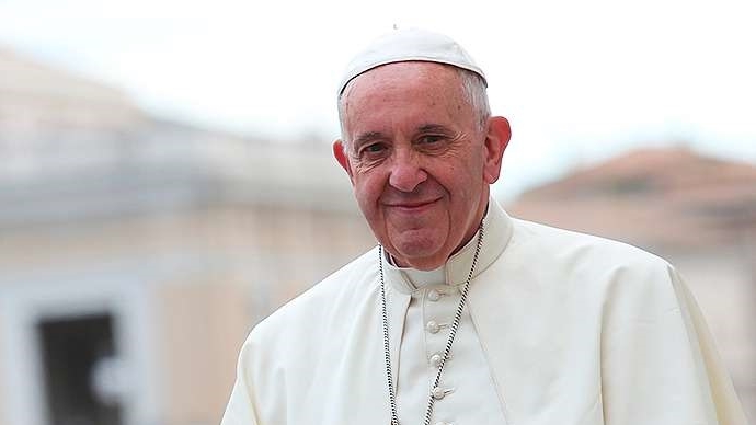 Papa a poderosos de la tierra: en nombre de Dios, cambien un sistema de muerte