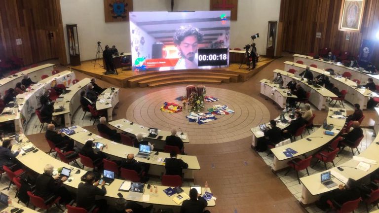 El desafío de desbordar por abajo: hacia una escuela de escuchadores