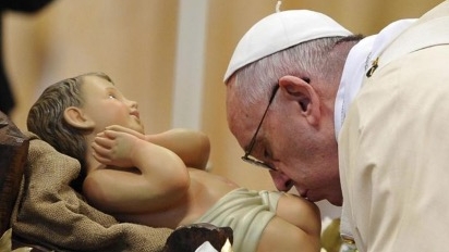 El Papa denuncia que es “muy triste el funcionarismo clerical” e invita, como los magos, a “soñar, buscar y adorar”