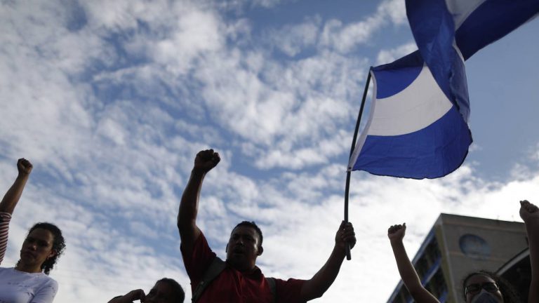 Honduras es un volcán, la oposición repite el guion venezolano