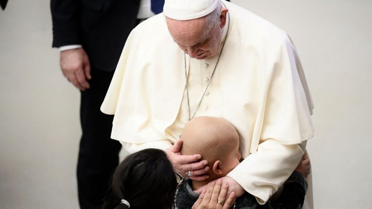 El Papa: el cuidado sea integral, no olvidar singularidad de cada enfermo