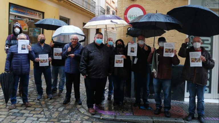 Nueva concentración frente al obispado en apoyo a Rafael Vez, en el último día de su juicio