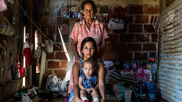 Mujeres, Iglesia y sociedad