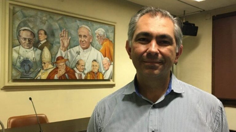 «Para comunicar con veracidad y pertinencia, es necesario escuchar todos las voces»: Oscar Elizalde en entrevista con Città Nuova