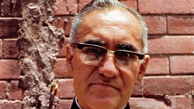 Comentarios bíblicos: Domingo de la Santísima Trinidad, ¿qué dice Mons. Romero?