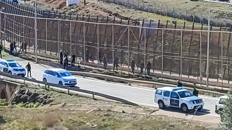El grupo cristiano de reflexión-acción de la bahía de Cádiz en contra de la violencia contra los inmigrantes en la valla de Melilla