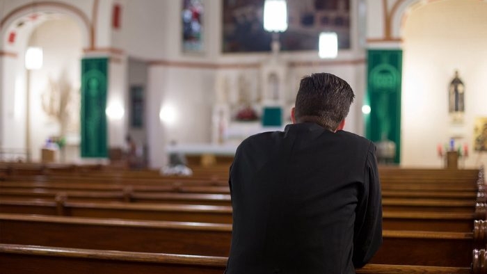 Agotamiento de la versión sacerdotal de la iglesia católica