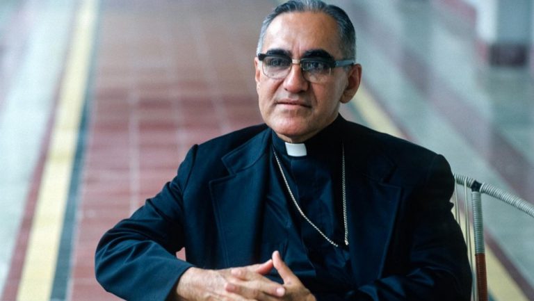 Comentarios bíblicos: ¿Qué dice Mons. Romero del Evangelio del Domingo 17 del Tiempo Ordinario “C”?