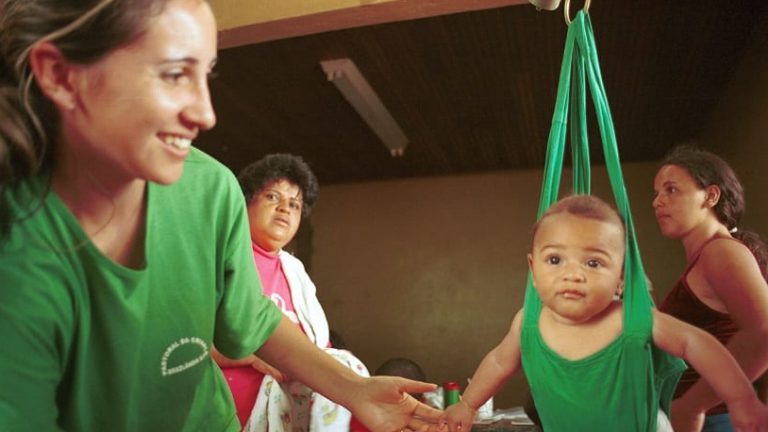 A Pastoral da Criança na mão: relato de uma experiência