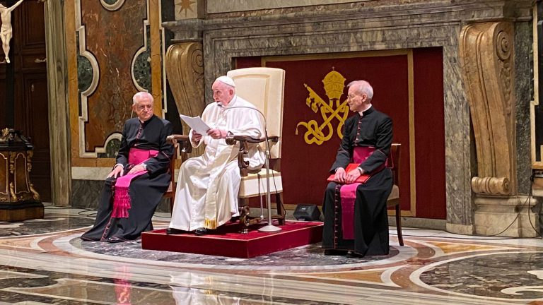 Papa Francisco: “Sigan adelante, corriendo riesgos para encontrar al otro con la comunicación”