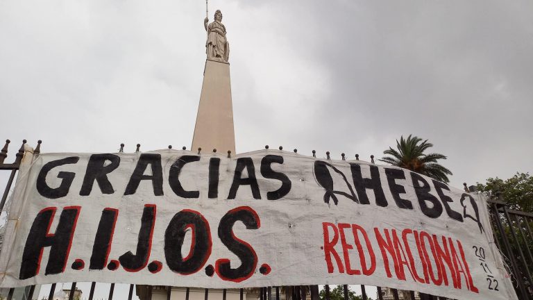 Una madre y un pueblo que se siguen abrazando