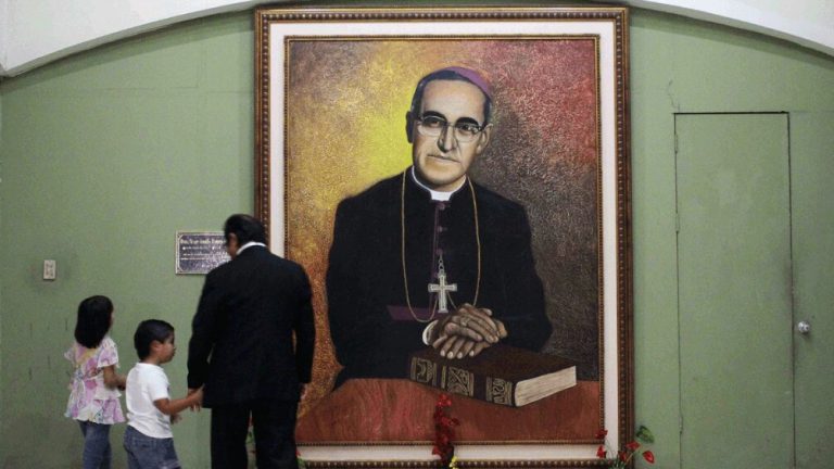 Comentarios bíblicos: El predicador tiene que encarnar en la realidad presente