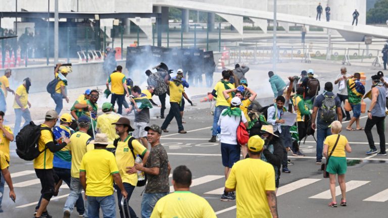 É urgente agir contra a barbárie