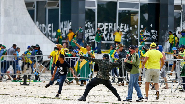 Nota de repúdio e solidariedade