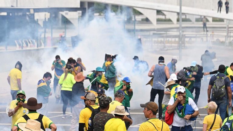 Golpe, não! Democracia, sim!