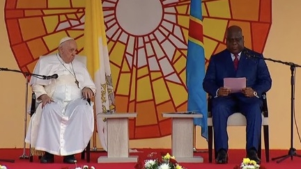 El Papa en un país “diamante de la creación”, pero “golpeado por la violencia como un puñetazo en el estómago”