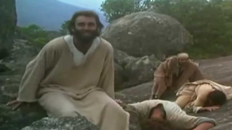 Comentários bíblicos: Transfiguração de Jesus: “Este é meu Filho Amado, em quem me comprazo. Escutai-o”