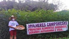 Camponesas em luta, contra a forme e as violencias abastecendo de alimentos e esperanca o povo brasileiro