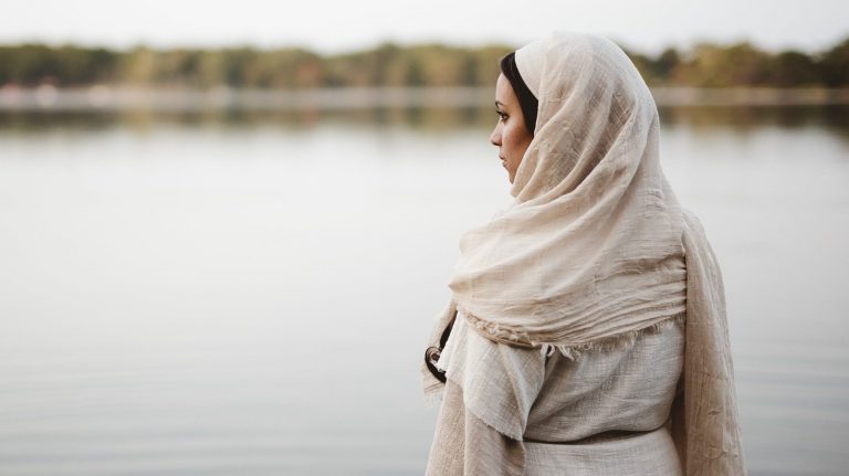 Resucitar la Iglesia desde las mujeres