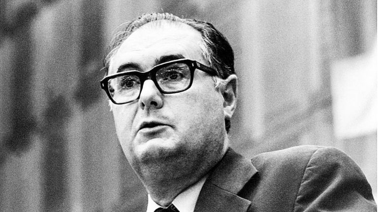 Julio de Santa Ana (1934-2023): “No hay dogma que valga tanto como la práctica”