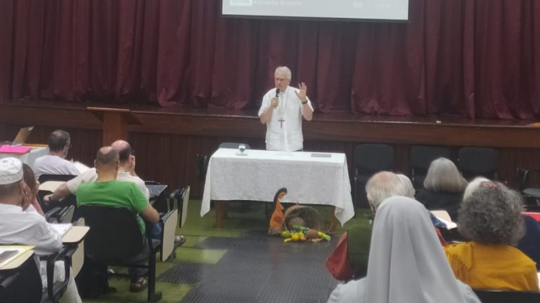 Cardenal Steiner: “No se puede pensar en la Iglesia que evangeliza en la Amazonía sin la participación de los laicos, mujeres y hombres”