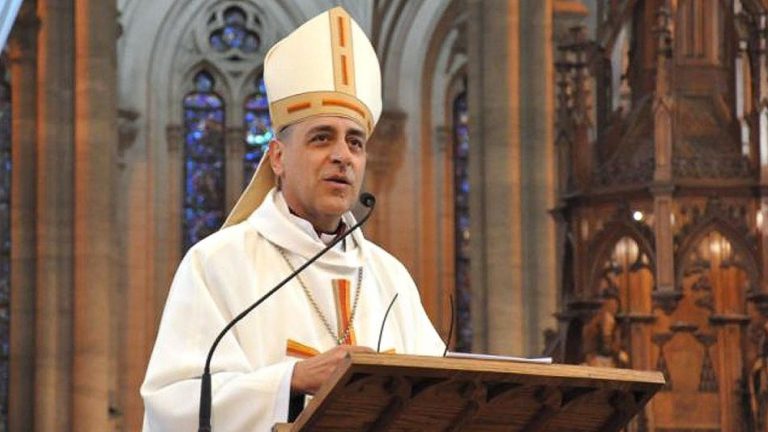 “Mais poder para as mulheres. E a Igreja sobre os casais homossexuais não pode apenas proibir”. Entrevista com Dom Victor Manuel Fernández