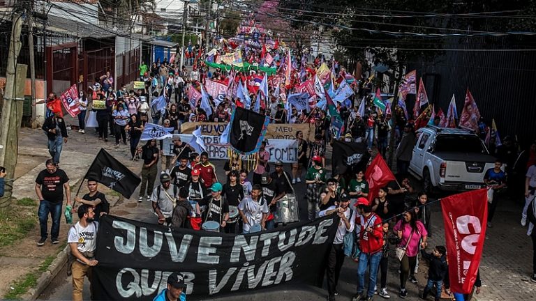 Pela frente única de esquerda em pelotas (RS)