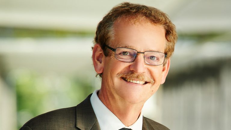 Philip Clayton: emergencia de la mente y panenteísmo. Nuevas perspectivas interdisciplinares