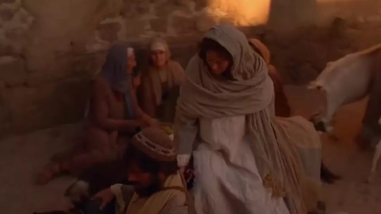 A Homilia com Padre Beozzo: É Natal, “Gloria a Deus no mais alto dos céus e paz na terra aos homens por Ele amados”