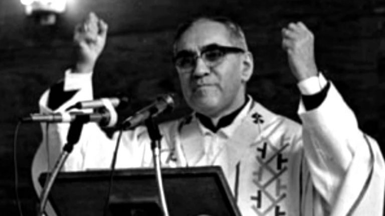 Comentarios bíblicos: ¿Qué dice Mons. Romero en la Fiesta de la Sagrada Familia ‘B’?