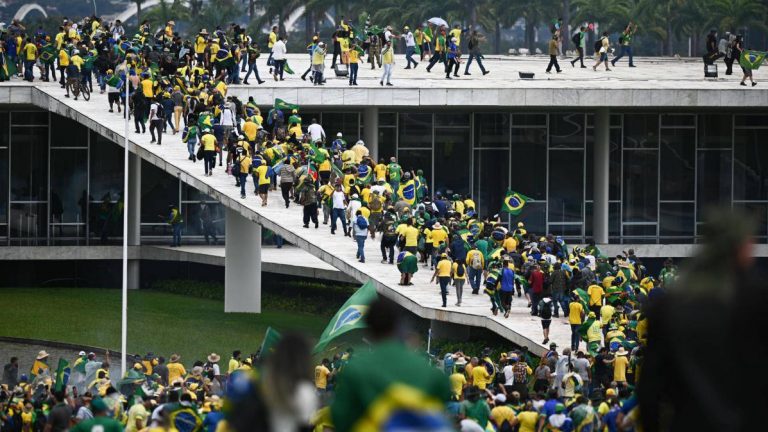 Democracia inabalada