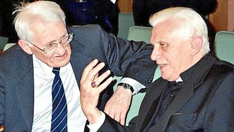 Hace 20 años, en 2004, Habermas y Ratzinger debatieron sobre el fundamento de la sociedad liberal europea