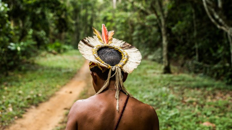No Brasil continuam fazendeiros a matar os povos originários