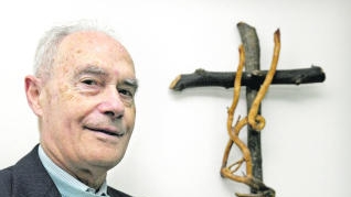 J. I. González Faus: “Toda persona está bañada por la gracia, incluso en la desgracia”