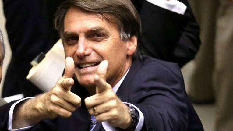 Os que empunham armas, por elas morrerão