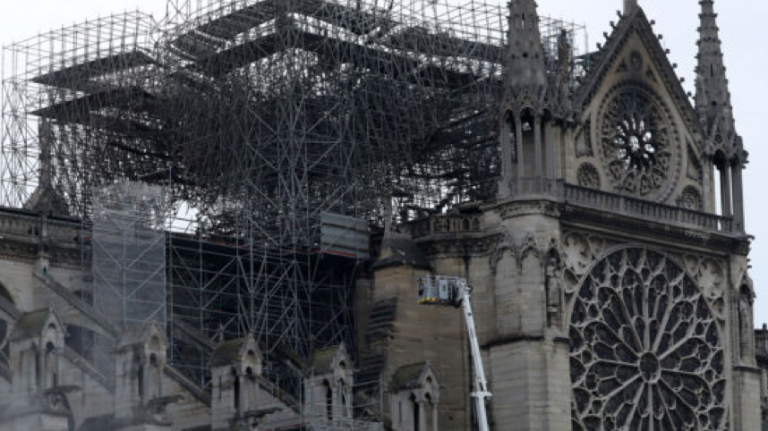 La iglesia quemada